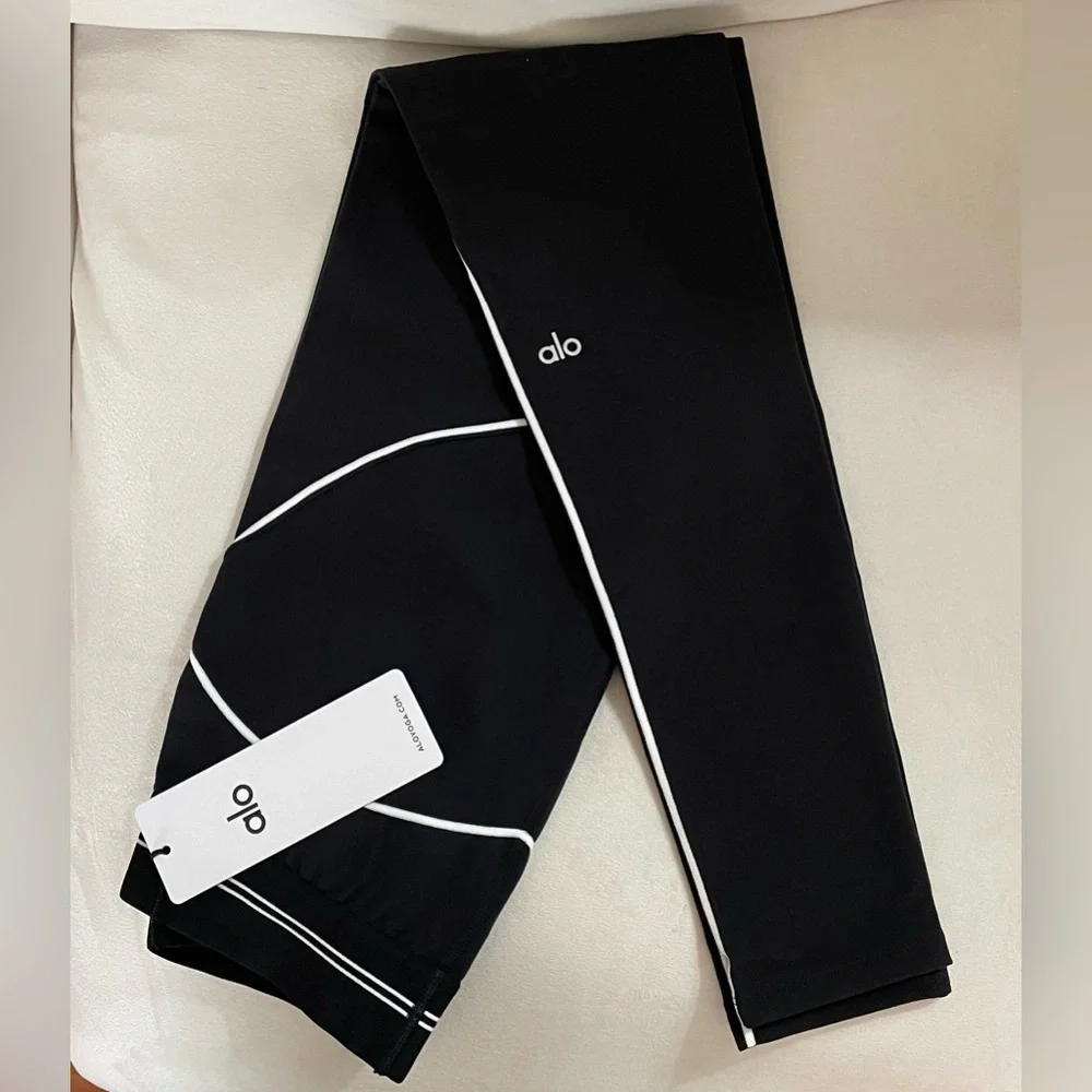 ALO Yoga NWT Airbrush High Waist Heart Throb Leggings Black White Size L